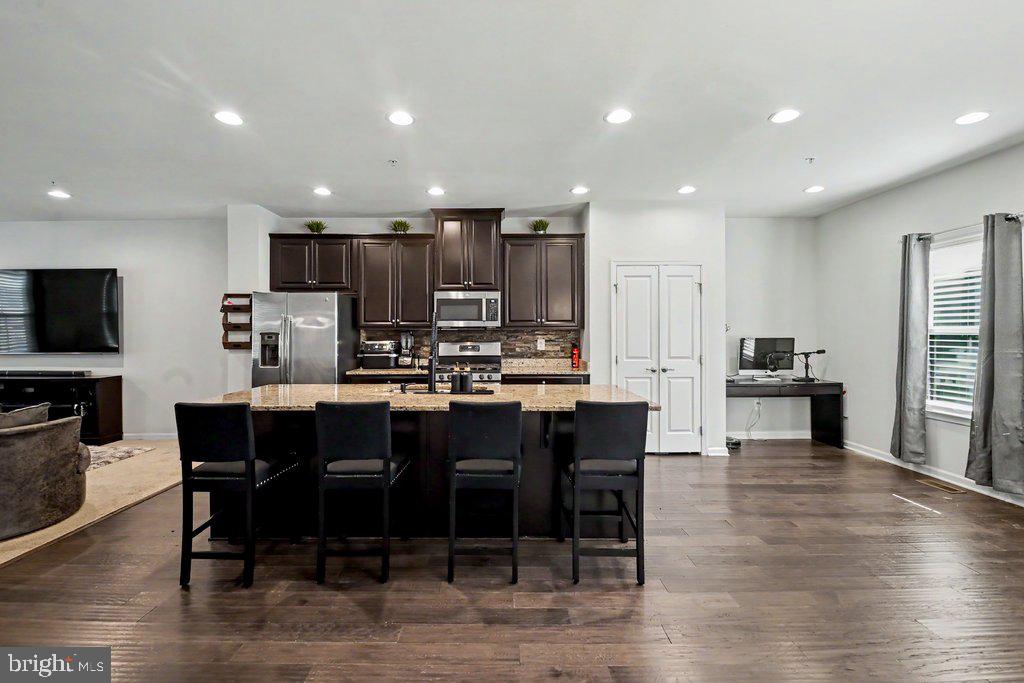 PONDVIEW - Residential