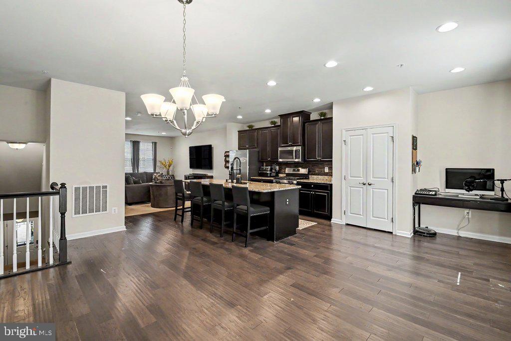 PONDVIEW - Residential