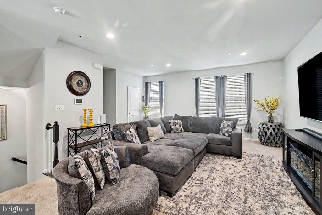 PONDVIEW - Residential