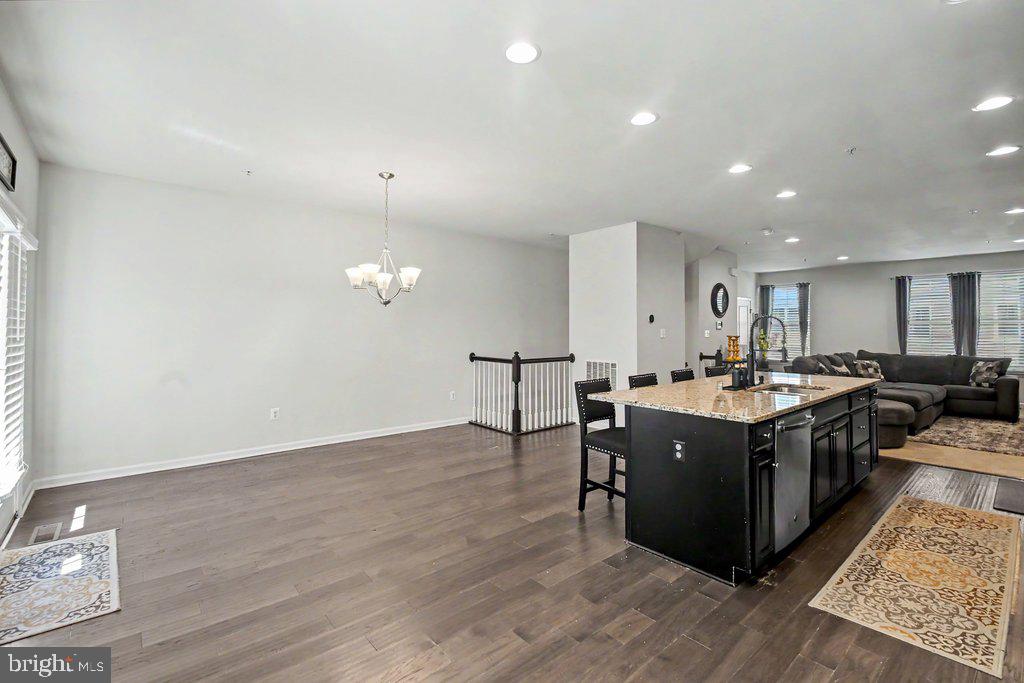 PONDVIEW - Residential