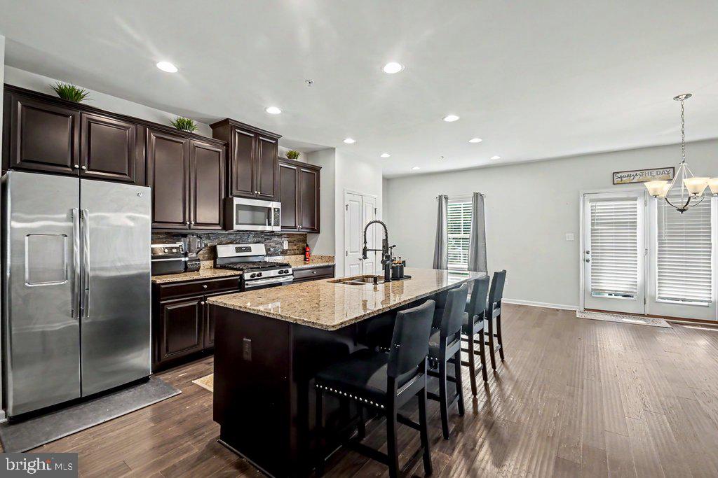 PONDVIEW - Residential