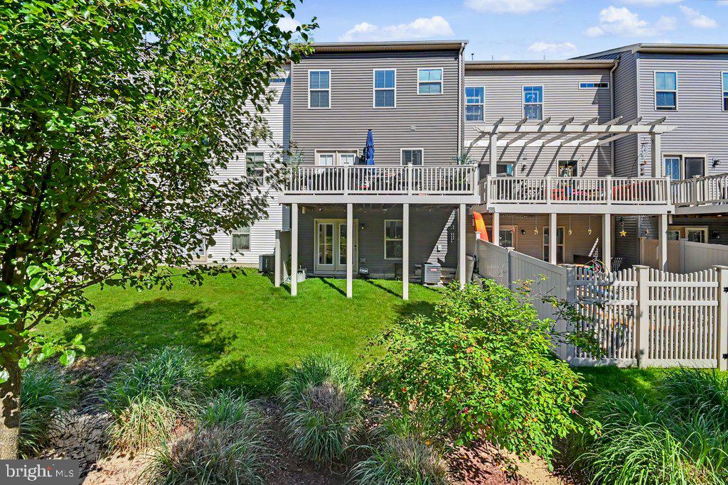 PONDVIEW - Residential