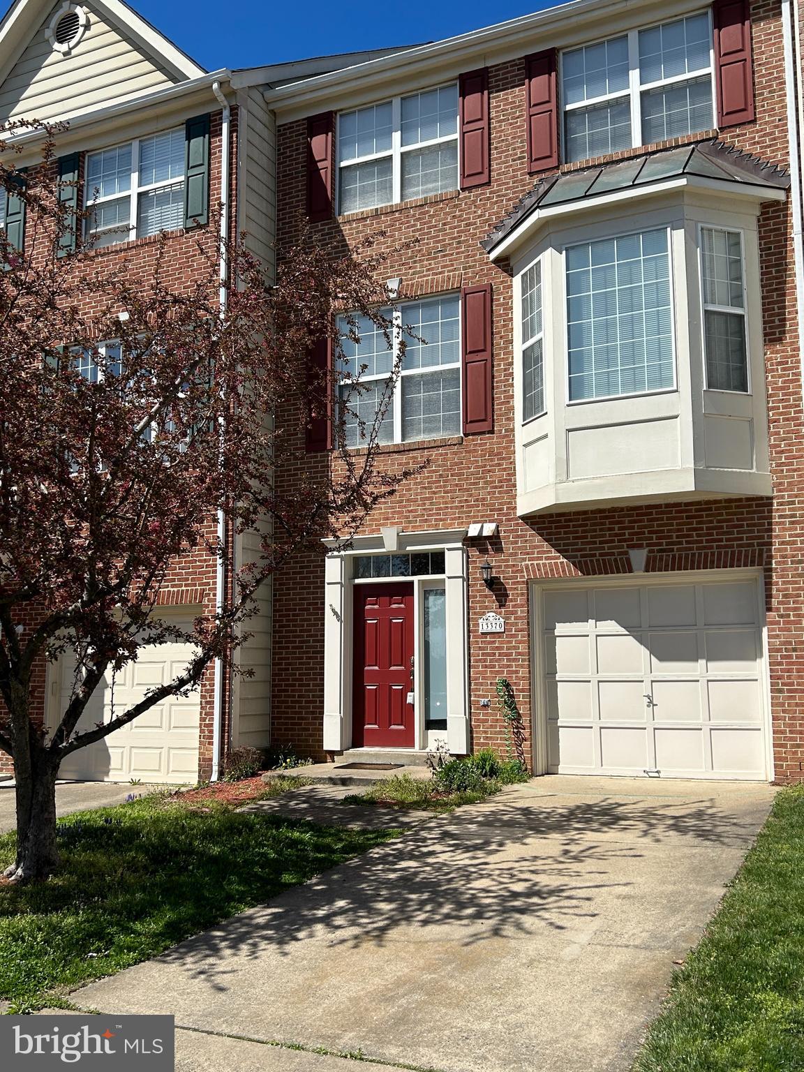 GORGEOUS 3 BR 2.55 BA TH IN THE EXCLUSIVE BELMONT BAY GOLF COMMUNITY.BEAUTIFULLY LANDSCAPED AND METICULOUSLY MAINTAINED.WALKING DIST TO THE VRE. LARGE FOYER, DRAMATIC 2 SIDED FBL, BUILT IN ENTERTAINMENT CTR IN FR, BRIGHT EAT-IN KITCHEN, CEILING FAN THROUGHOUT, WIRED FOR HIGH SPEED INTERNET AND SURROUND SOUND, NEAR TO I-95 AND RT 123, COMMUTER PARKING LOT