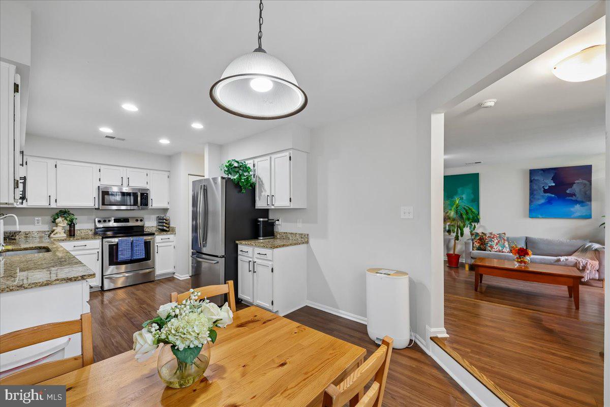 VILL AT MANCHESTER FARMS - Residential