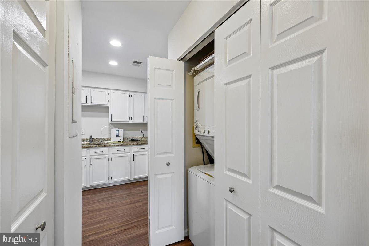 VILL AT MANCHESTER FARMS - Residential