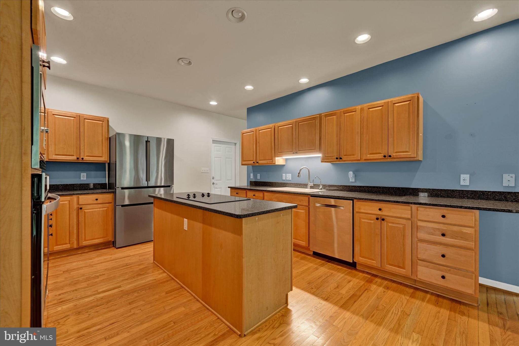 MAYFAIR GLEN - Residential