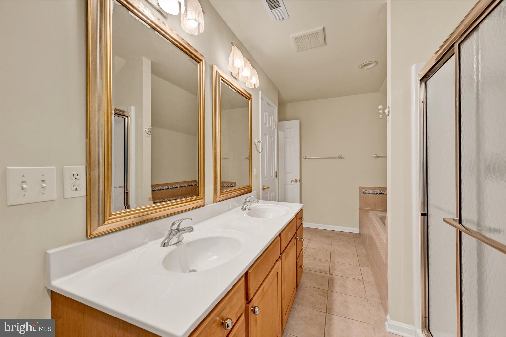 MAYFAIR GLEN - Residential