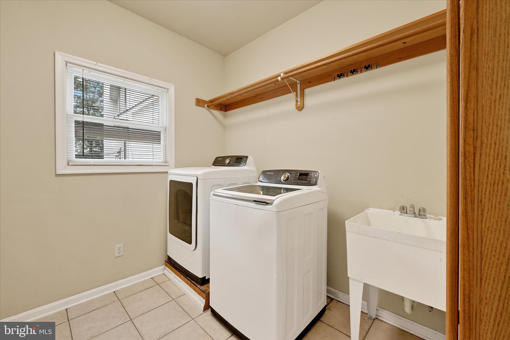 MAYFAIR GLEN - Residential