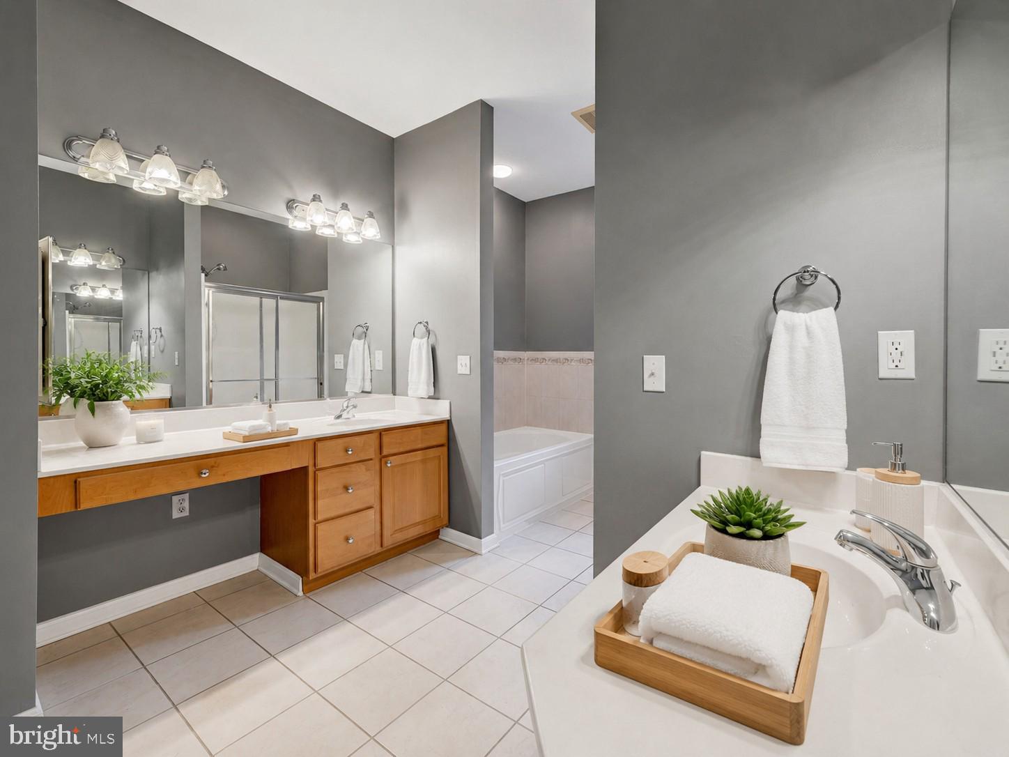 MAYFAIR GLEN - Residential