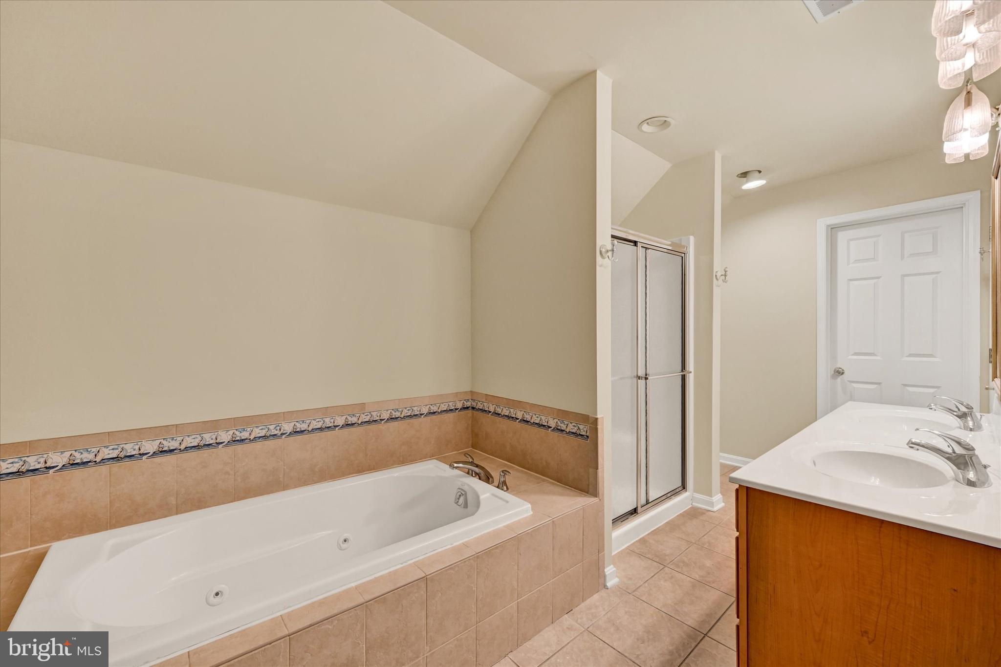 MAYFAIR GLEN - Residential