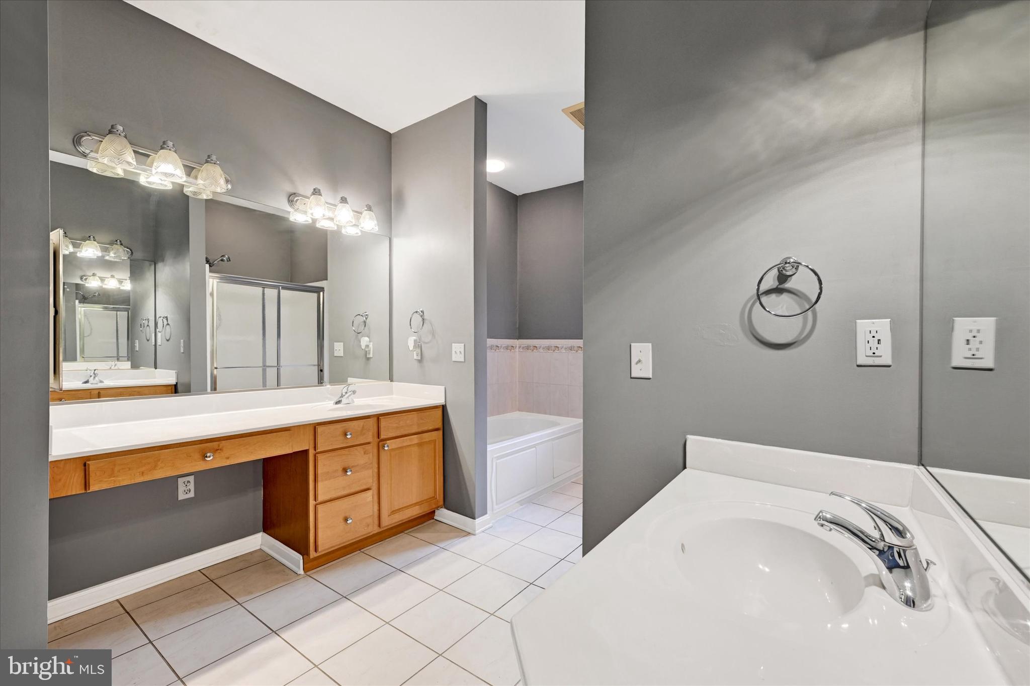 MAYFAIR GLEN - Residential