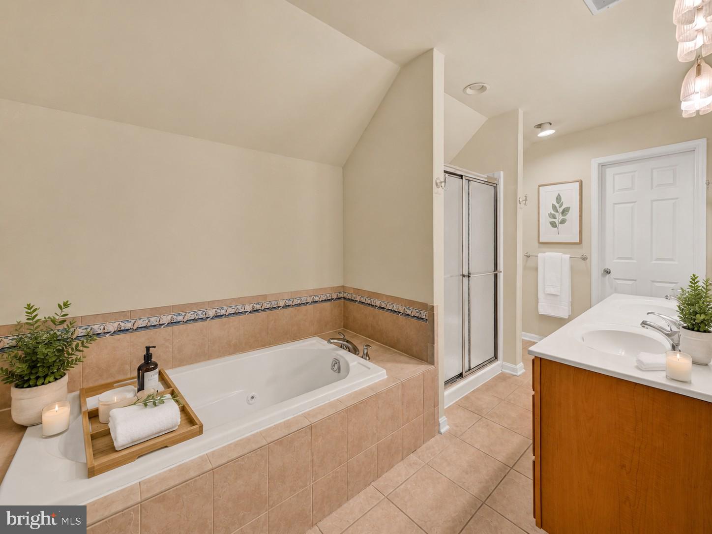 MAYFAIR GLEN - Residential