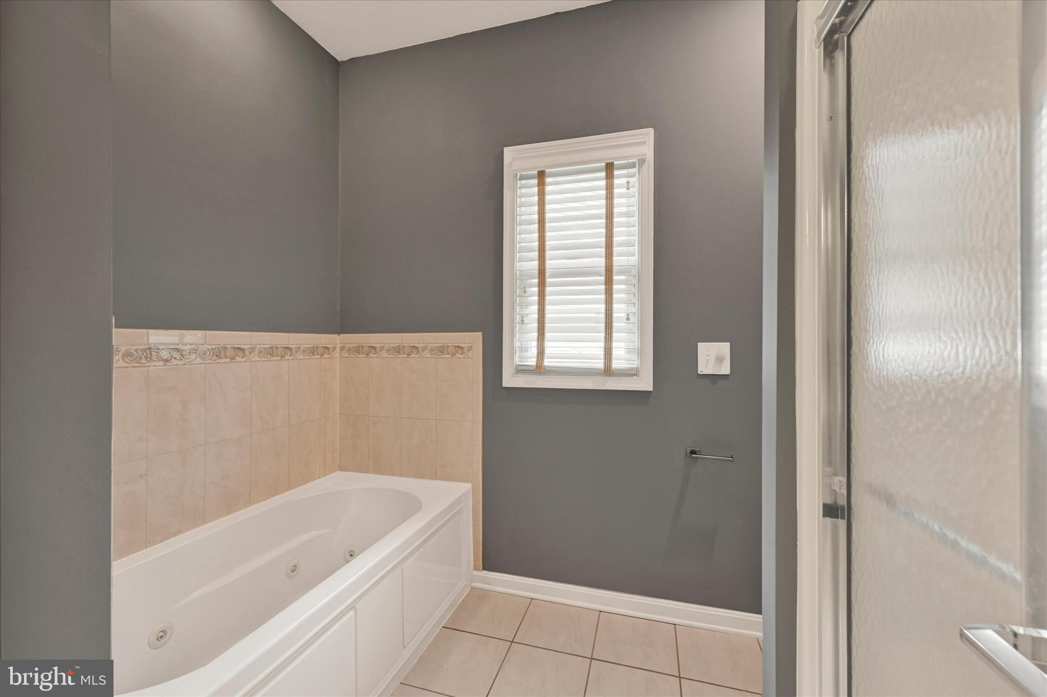 MAYFAIR GLEN - Residential