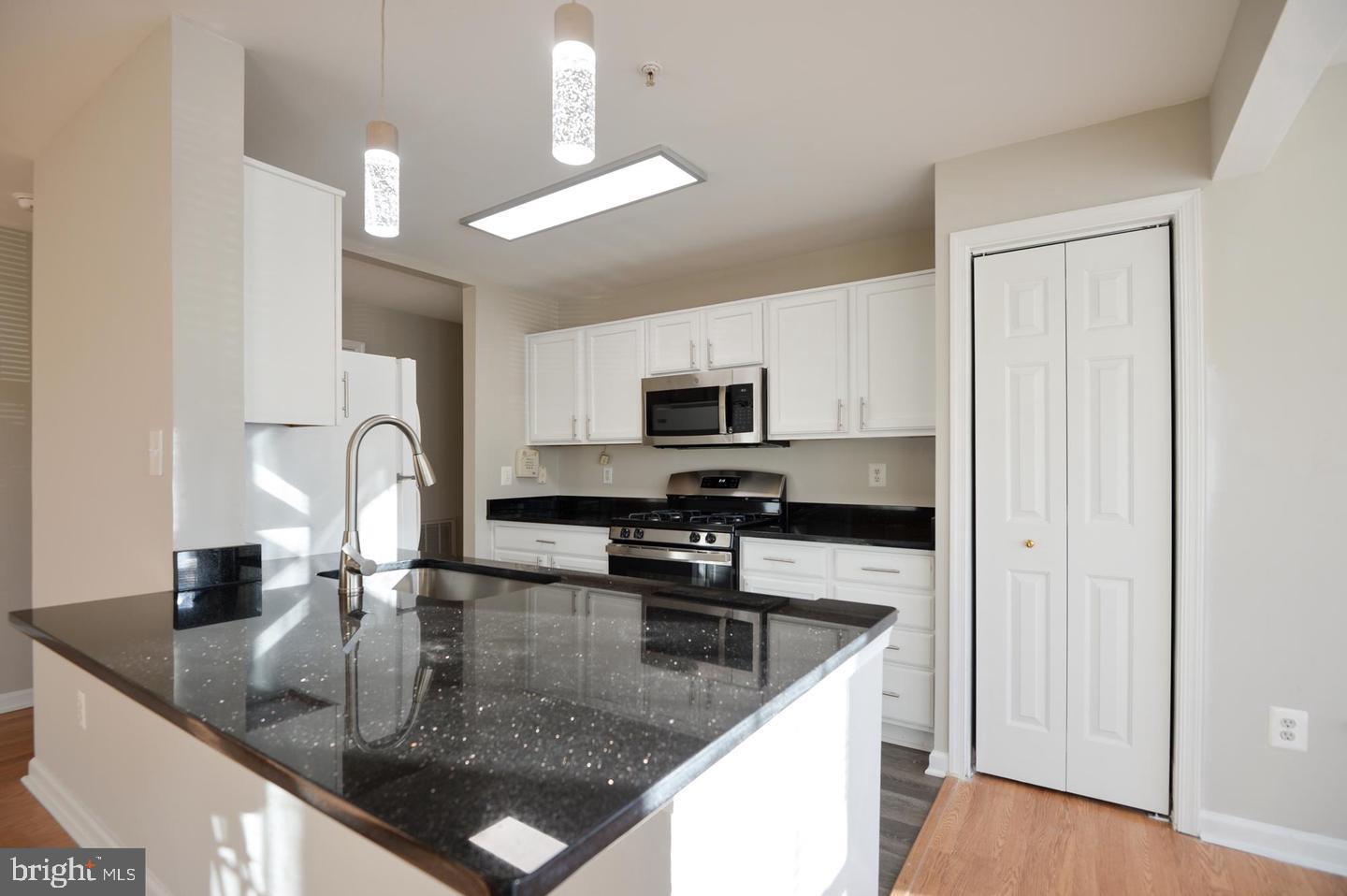 SOUTH MEADOWS - Residential
