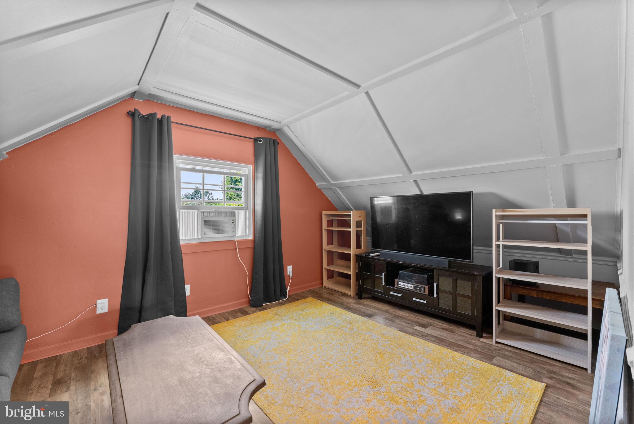 WOODSIDE - Residential