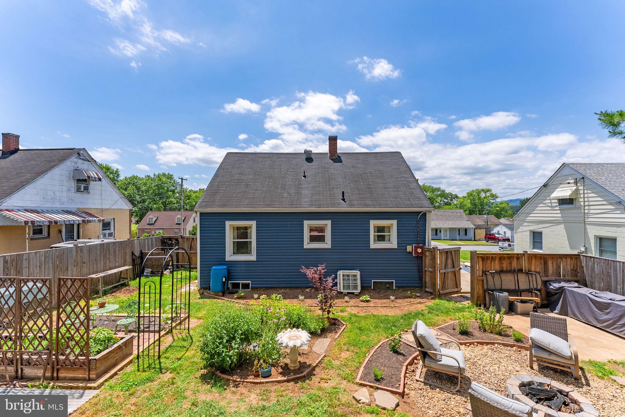 WOODSIDE - Residential