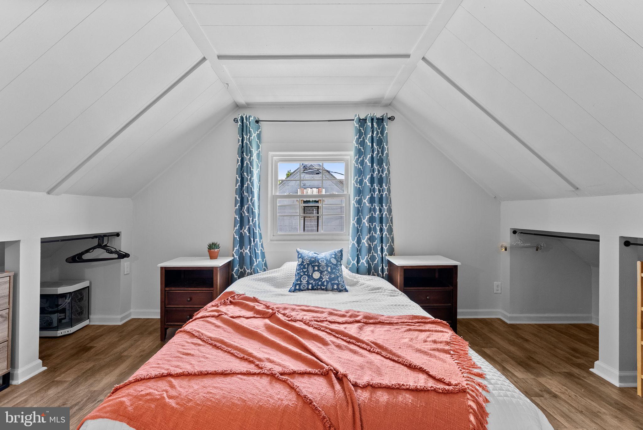 WOODSIDE - Residential