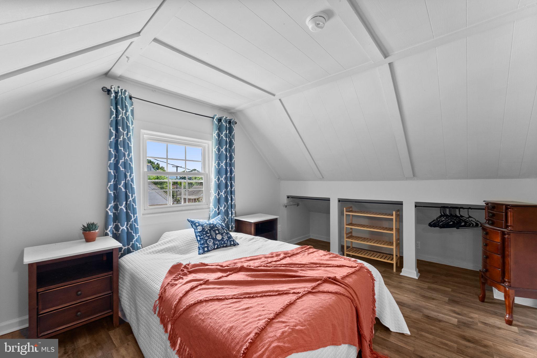 WOODSIDE - Residential