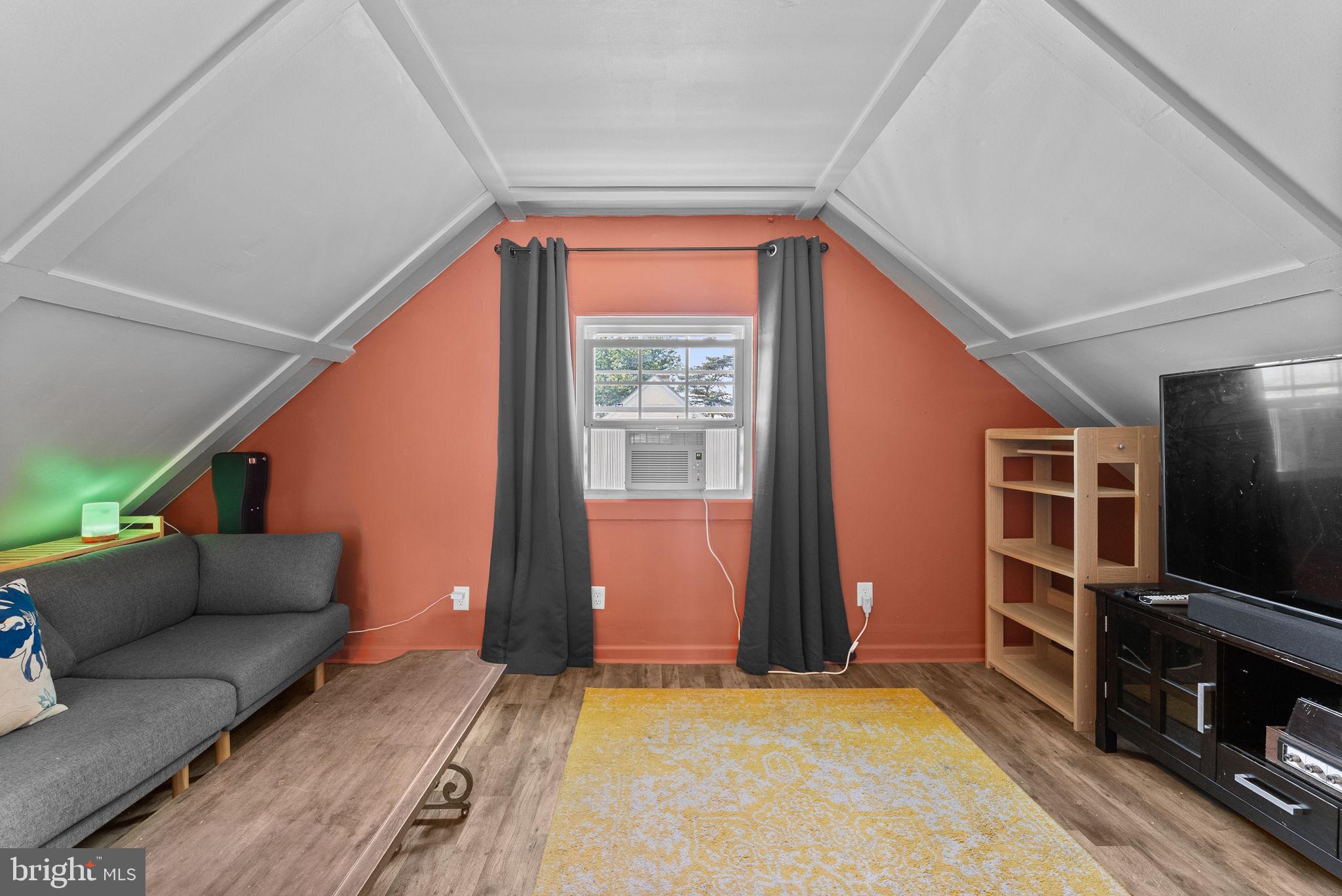 WOODSIDE - Residential