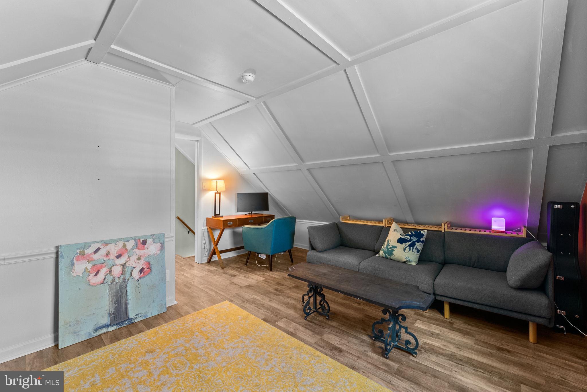 WOODSIDE - Residential