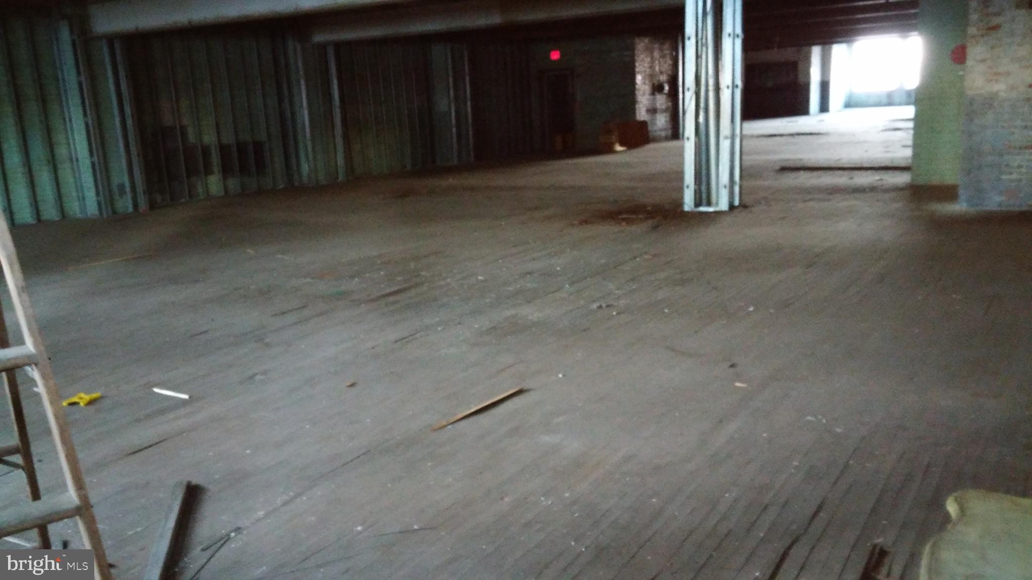 YORKTOWN - Commercial Sale