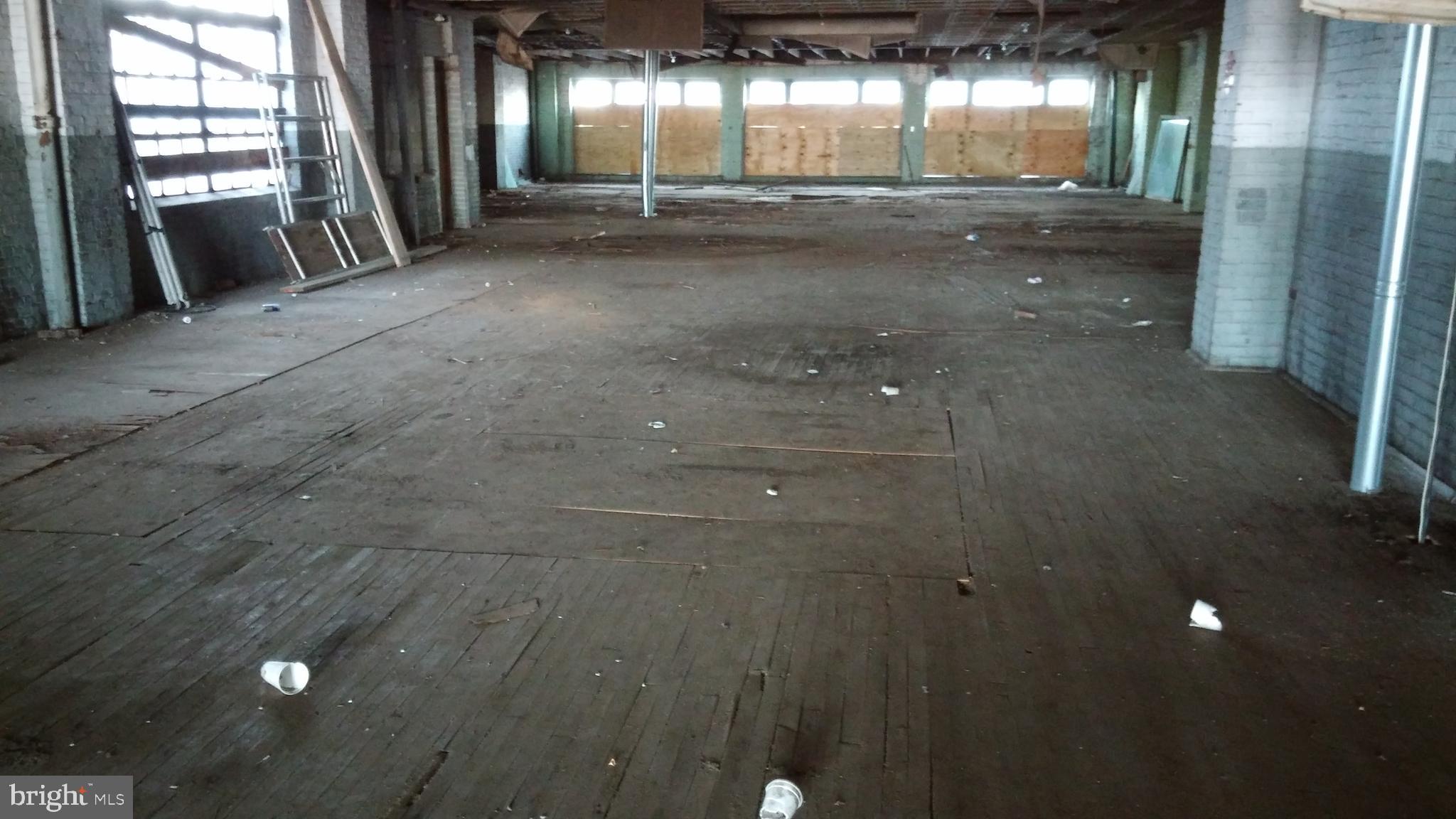 YORKTOWN - Commercial Sale