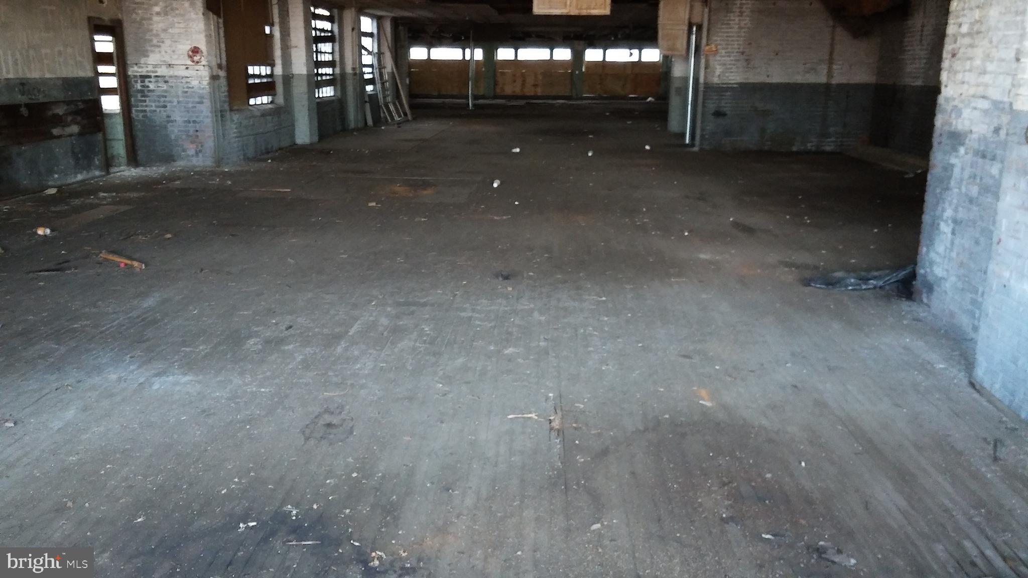 YORKTOWN - Commercial Sale