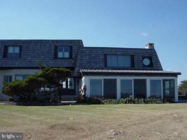 6 BEDROOM 5 1/2 BATH HOME ON 2 PRIVATE POINT LOTS WITH OVER 450 FEET OF DIRECT BAY AND CANAL FRONTAGE. WATER VIEWS FROM ALL ROOMS. OWNER HAS DONE EXTENSIVE RENOVATIONS INCLUDING: NEW BULKHEAD, DOCK, ROOF, PELLA WINDOWS, ANDERSON SLIDING DOORS, SWIMMING POOL, FLAGSTONE WALKWAYS, STACKED STONE SEATING WALLS, CUSTOM ANTIQUE HEART PINE LIBRARY, CUSTOM ANTIQUE PINE CARVED FRONT DOOR, WALKIN PANTRY WITH FARMHOUSE SINK, MEDIA ROOM WITH WET BAR, MIELE OVEN, BLACK WALNUT FLOORING, PRIVATE OFFICE WITH CUSTOM SHELVING AND BUILT-IN FILE CABINETS, HUGE MASTER CLOSET ROOM, SECURITY CAMERAS. MASTER BATH HAS A THASSOS WHITE MARBLE STEAM SHOWER WITH PEBBLE FLOOR, SOAKING/WHIRLPOOL TUB WITH BAY VIEW, KOHLER PURIST GOLD FAUCETS AND SHERLE WAGNER GOLD TUB & SHOWER FIXTURES.