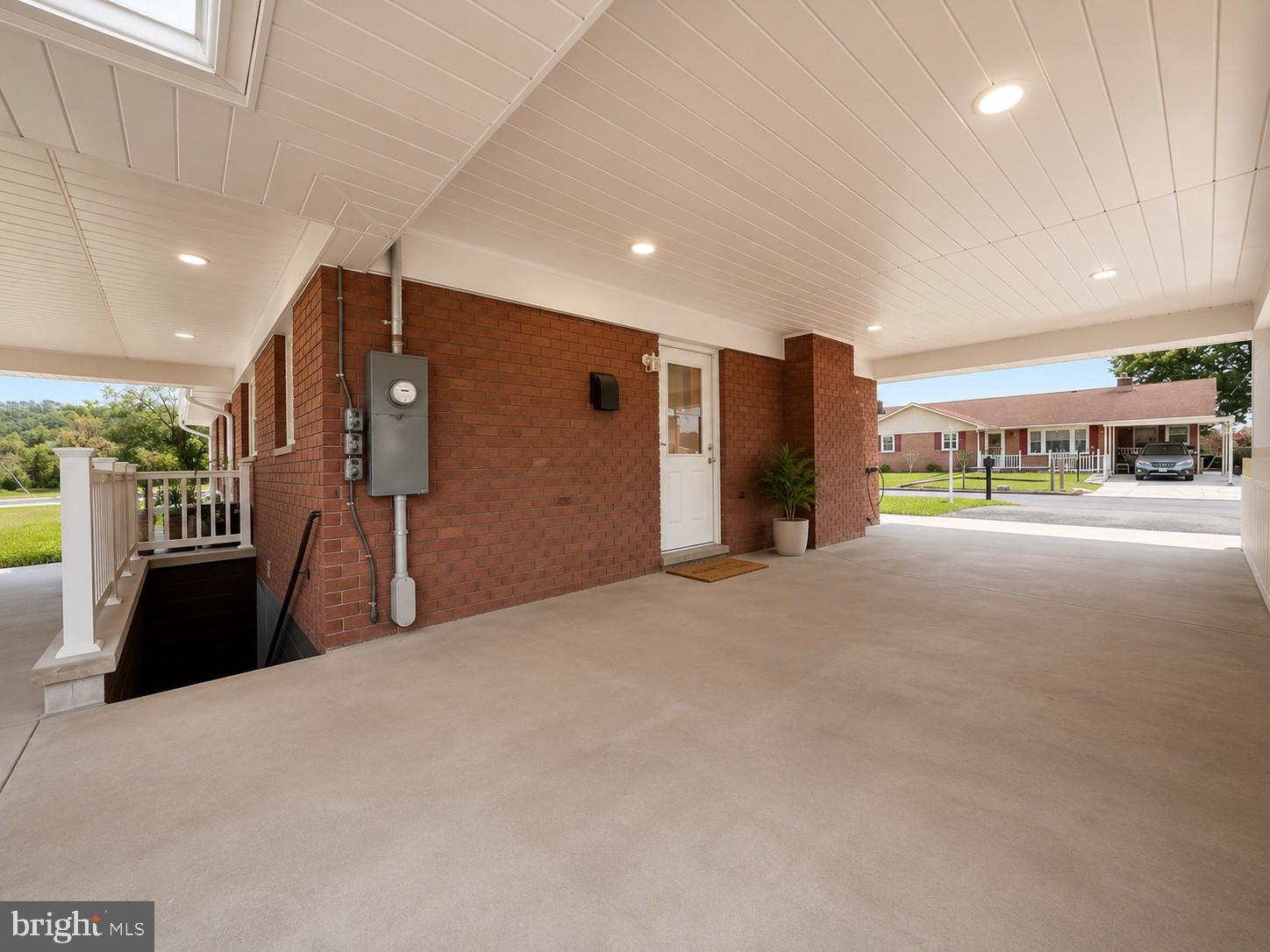 WHITE OAKS - Residential