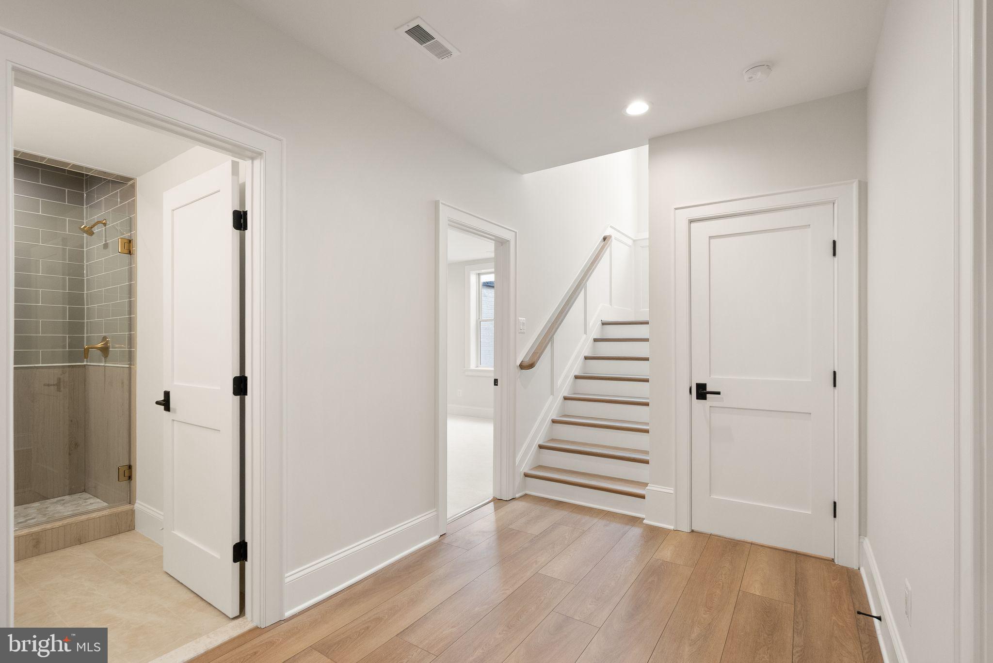 BERKSHIRE OAKWOOD - Residential