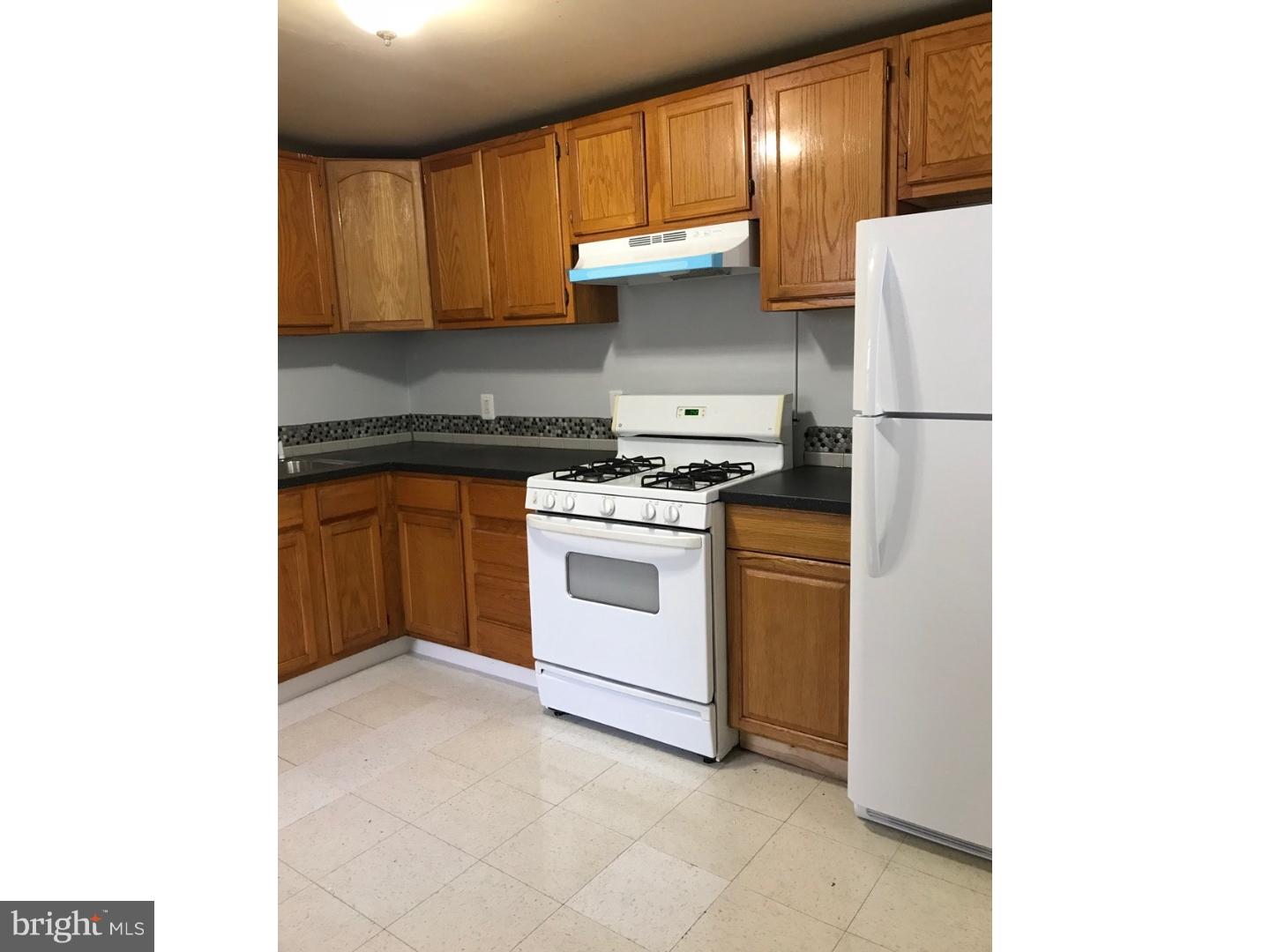 PORT RICHMOND - Residential Lease