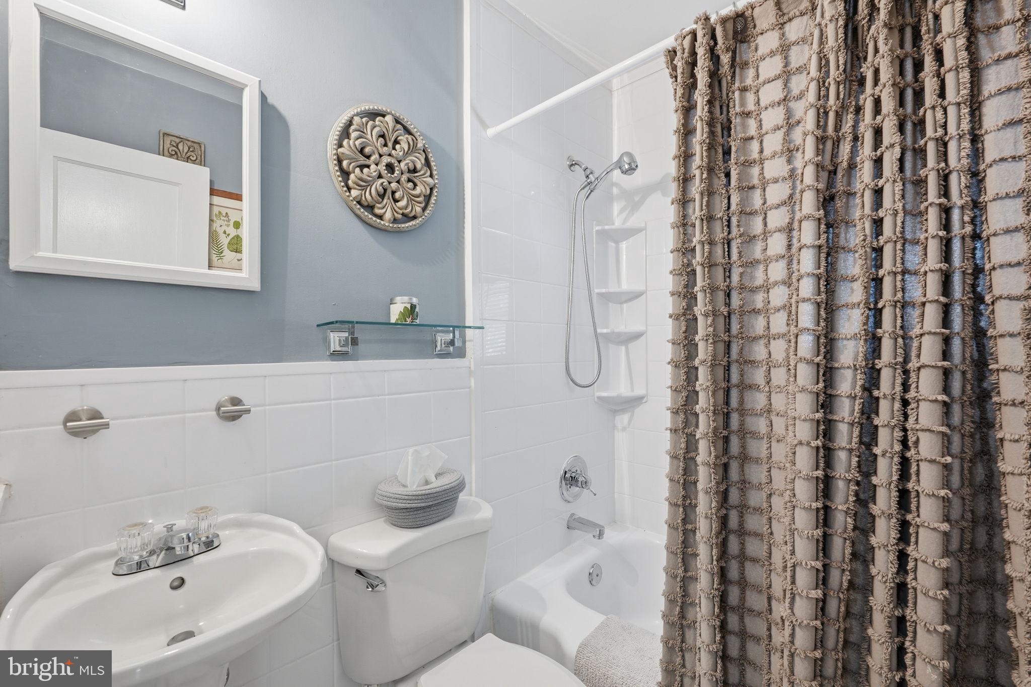 KENSINGTON HEIGHTS - Residential