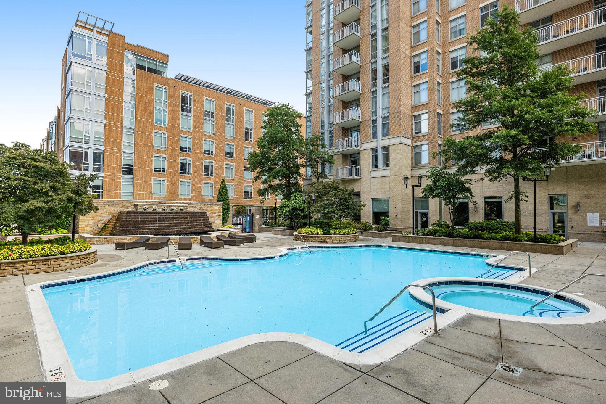 MIDTOWN AT RESTON TOWN CENTER - Residential