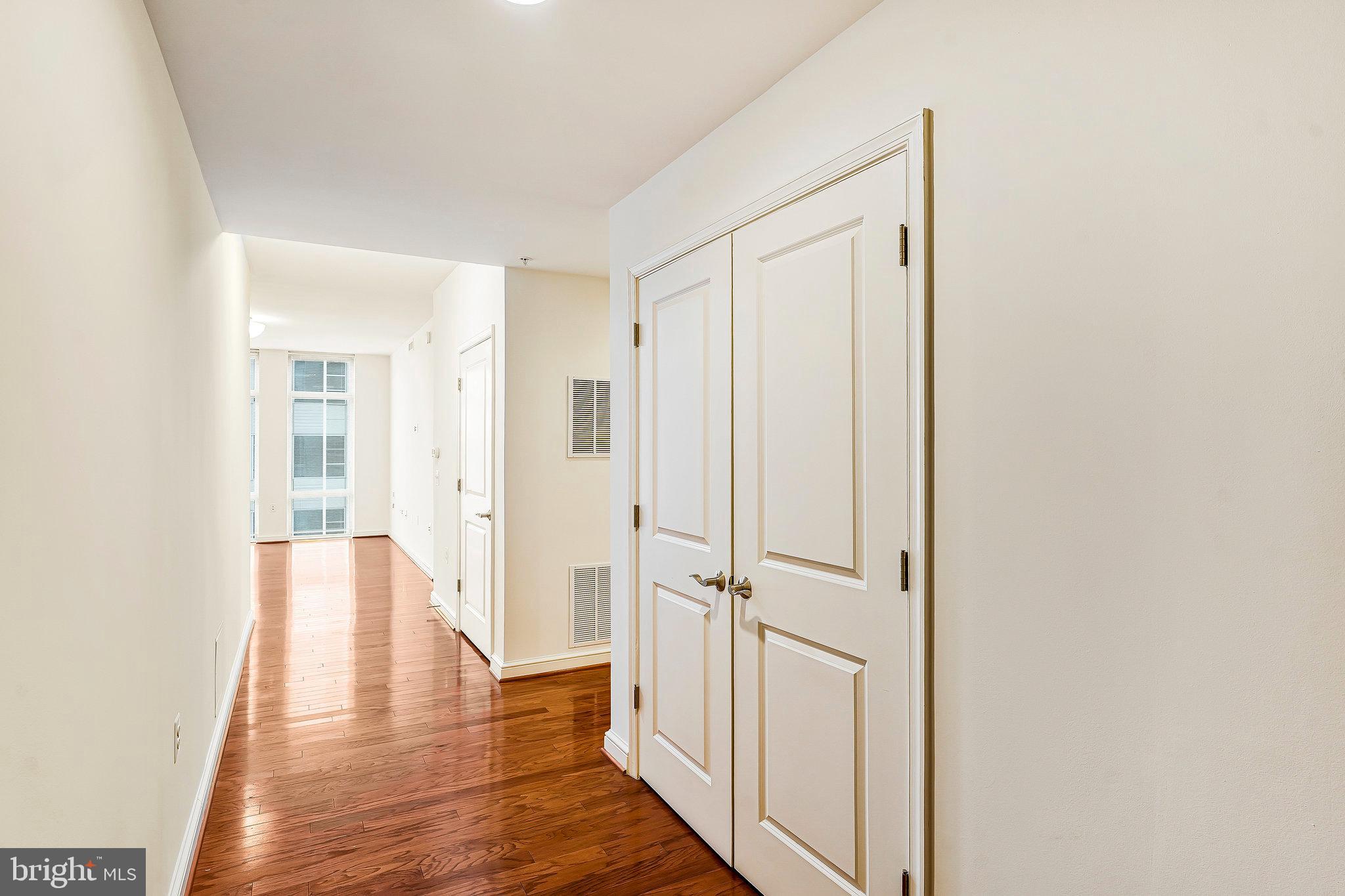 MIDTOWN AT RESTON TOWN CENTER - Residential