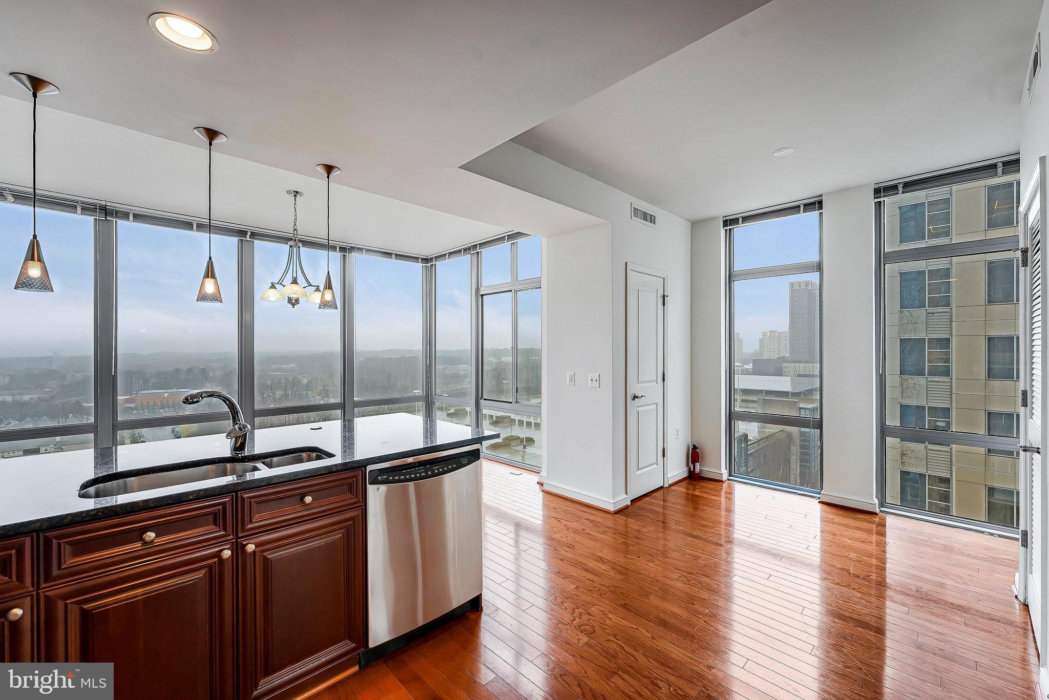 MIDTOWN AT RESTON TOWN CENTER - Residential