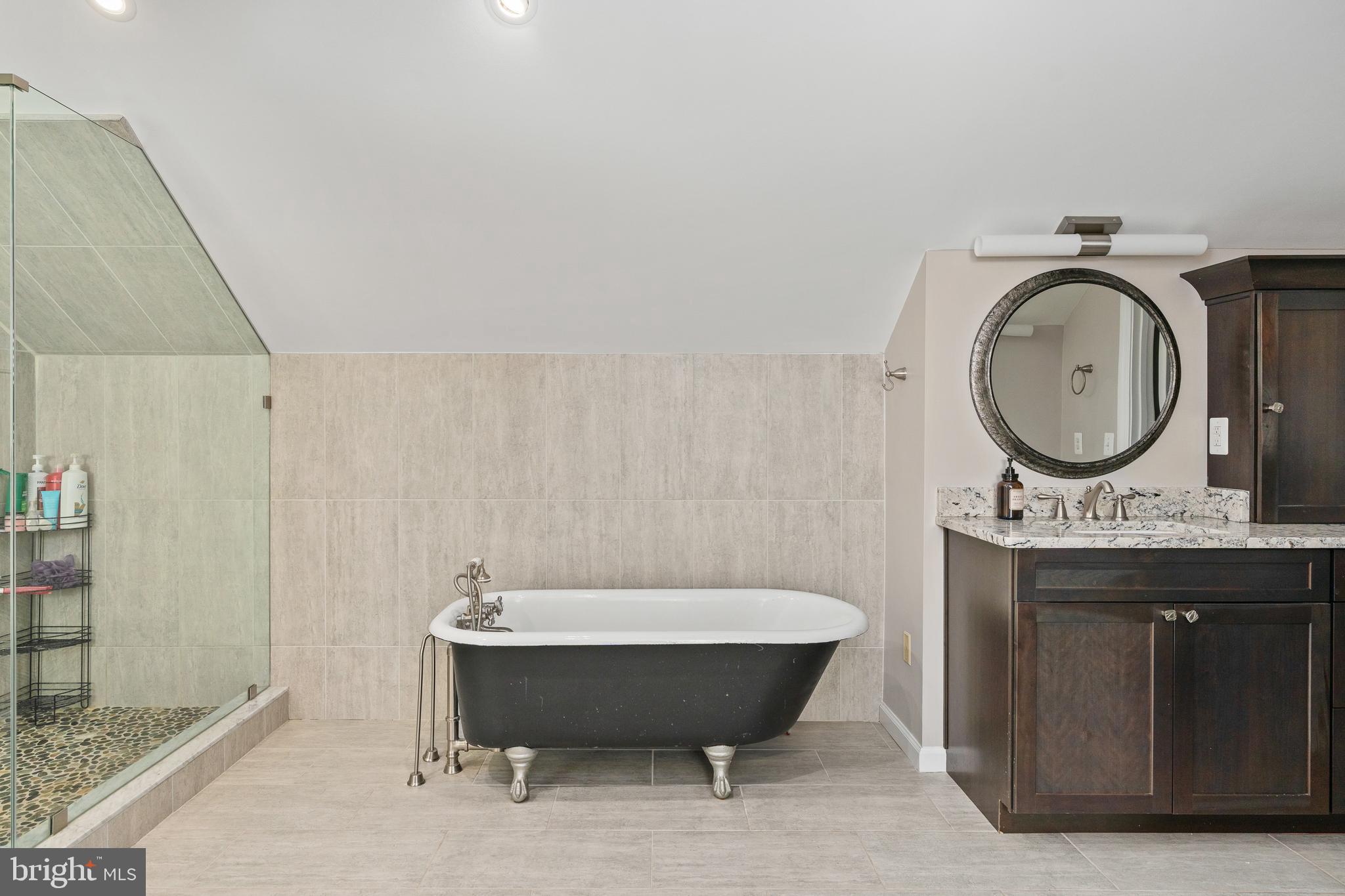 GREENWICH - Residential