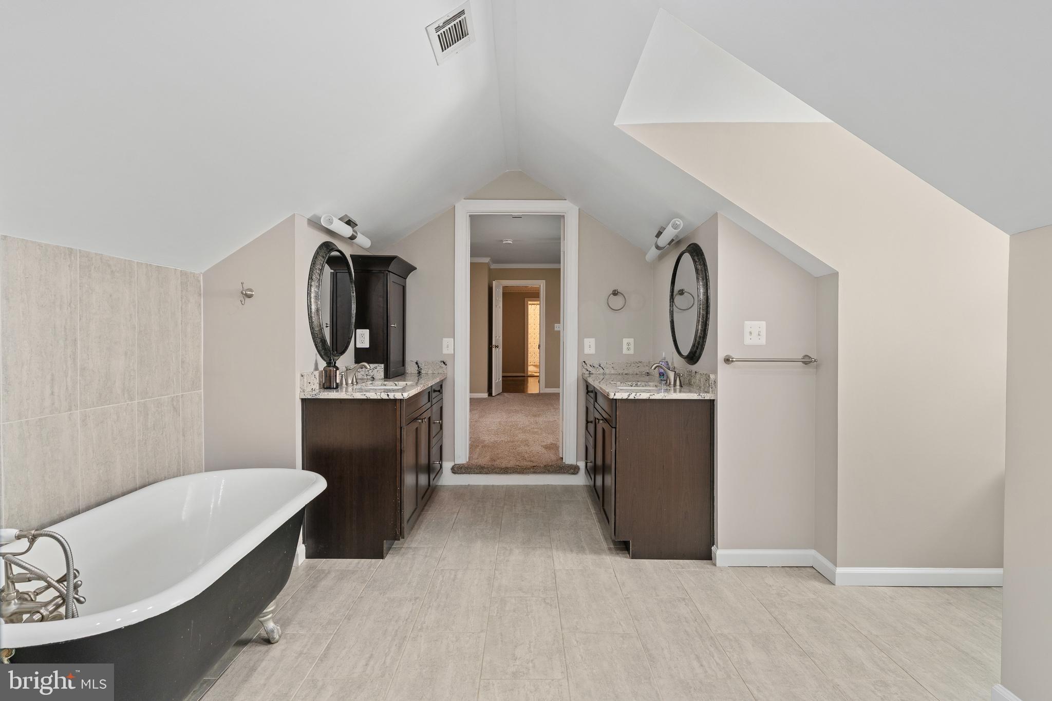 GREENWICH - Residential