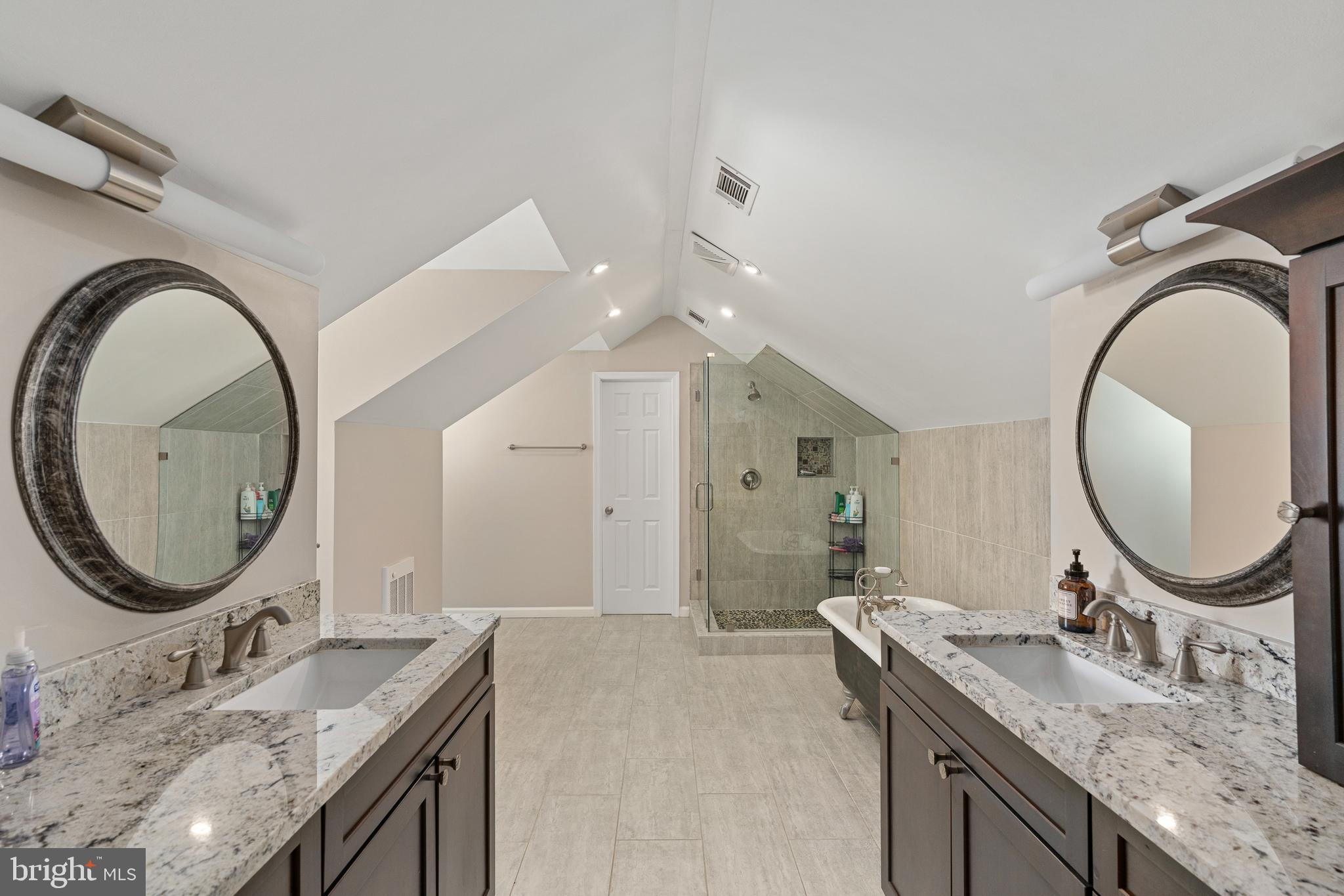 GREENWICH - Residential