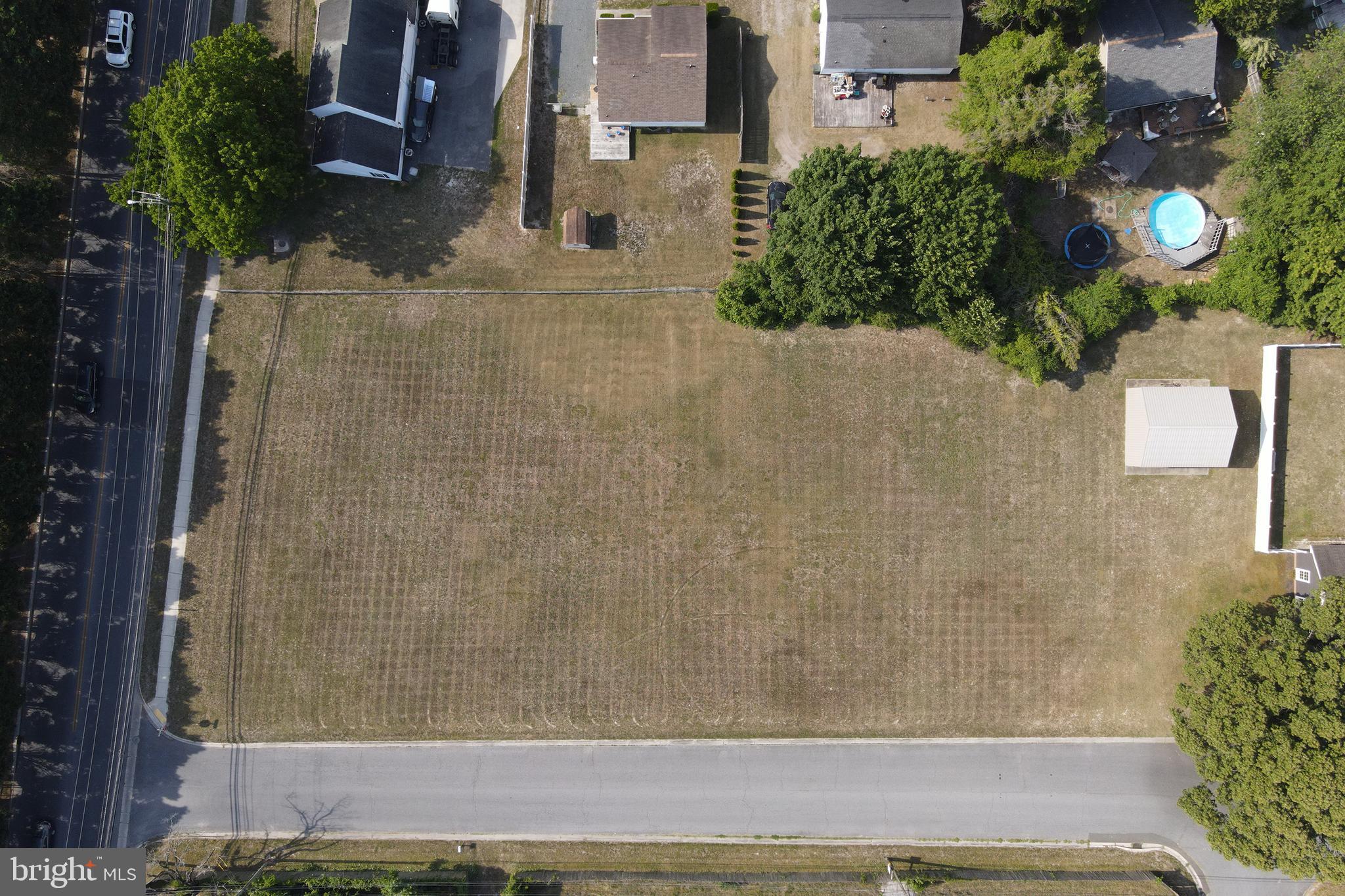 SUBURBAN AC - Land