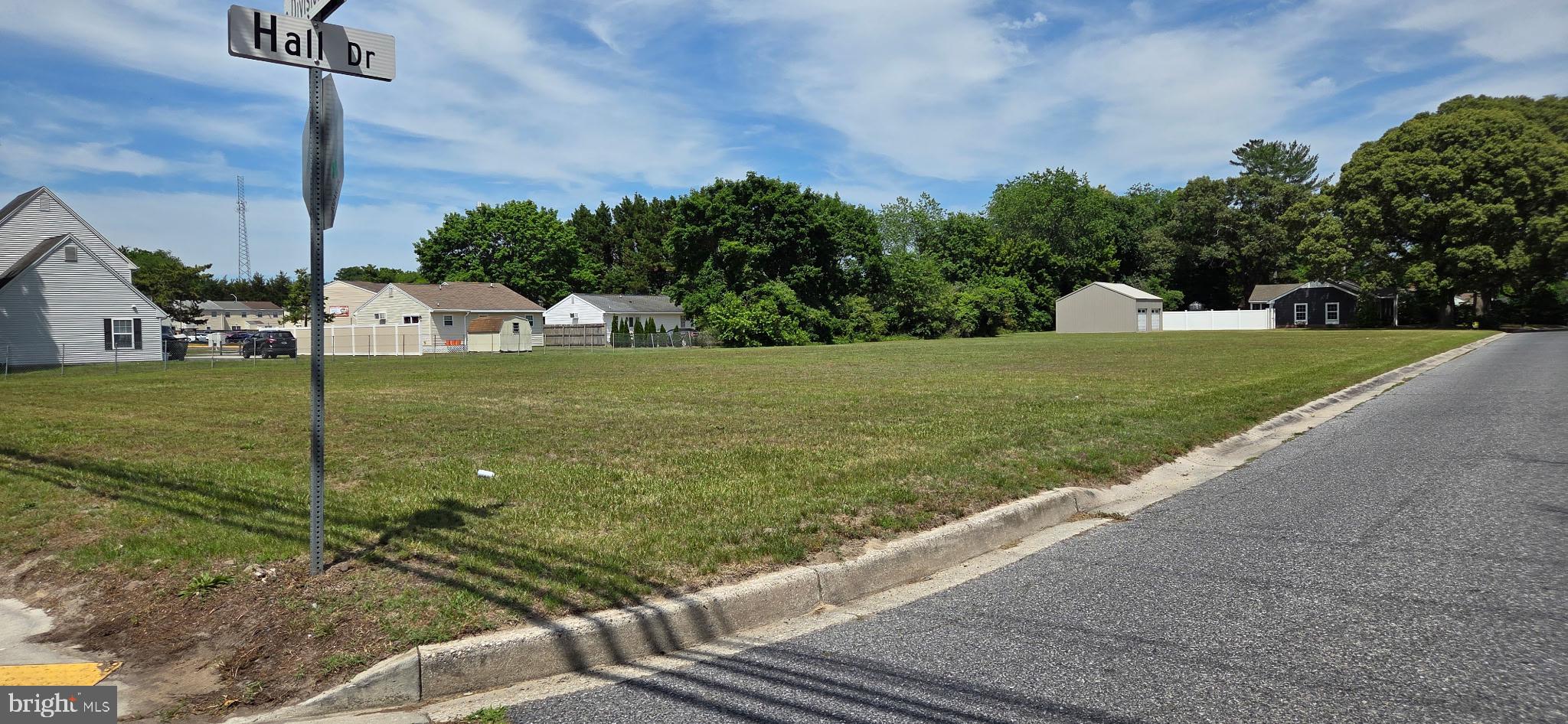 SUBURBAN AC - Land
