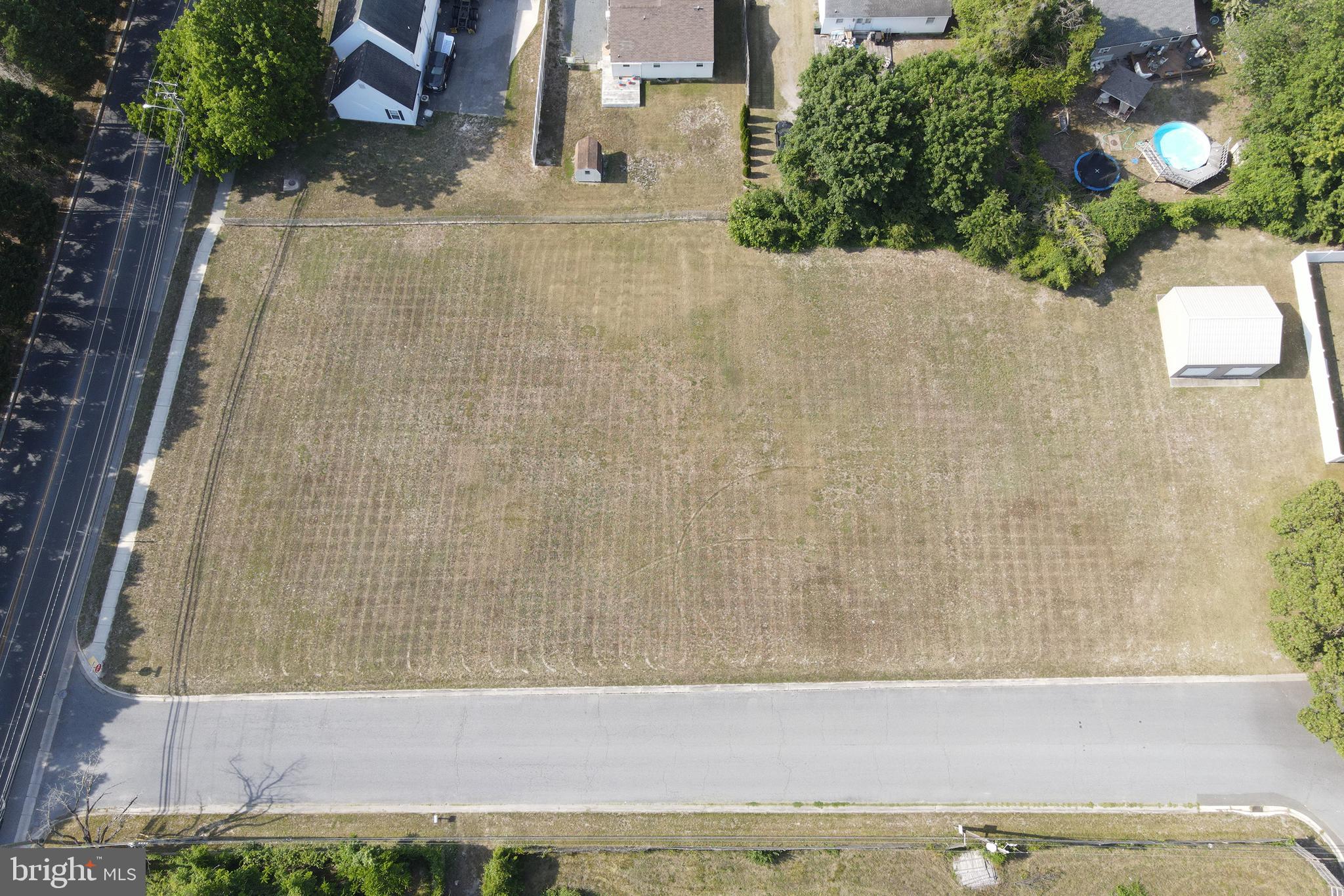 SUBURBAN AC - Land