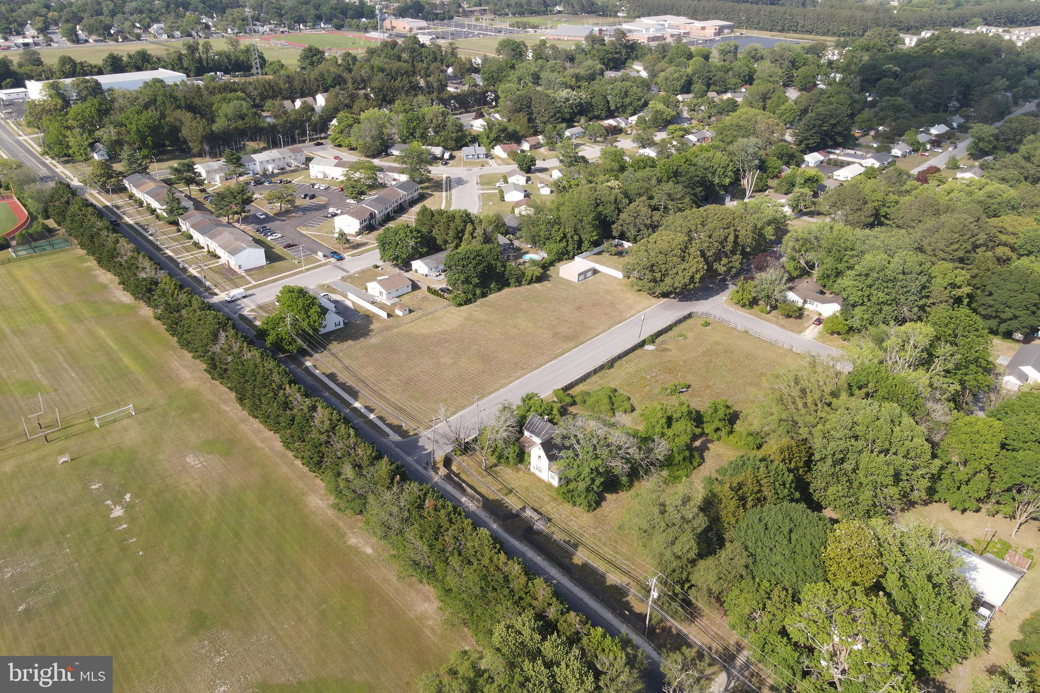 SUBURBAN AC - Land