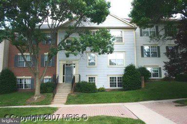 ***FIREPLACE, Large table space kit. washer & dyer in unit, water included. Seconds to shops and restaurants and easy access to 270. Updated kitchen counter *** We have an in-house Maint Dept for QUICK repair response/ 24 hrs emergency.  * AGENTS read the Agent Private remarks please !!!