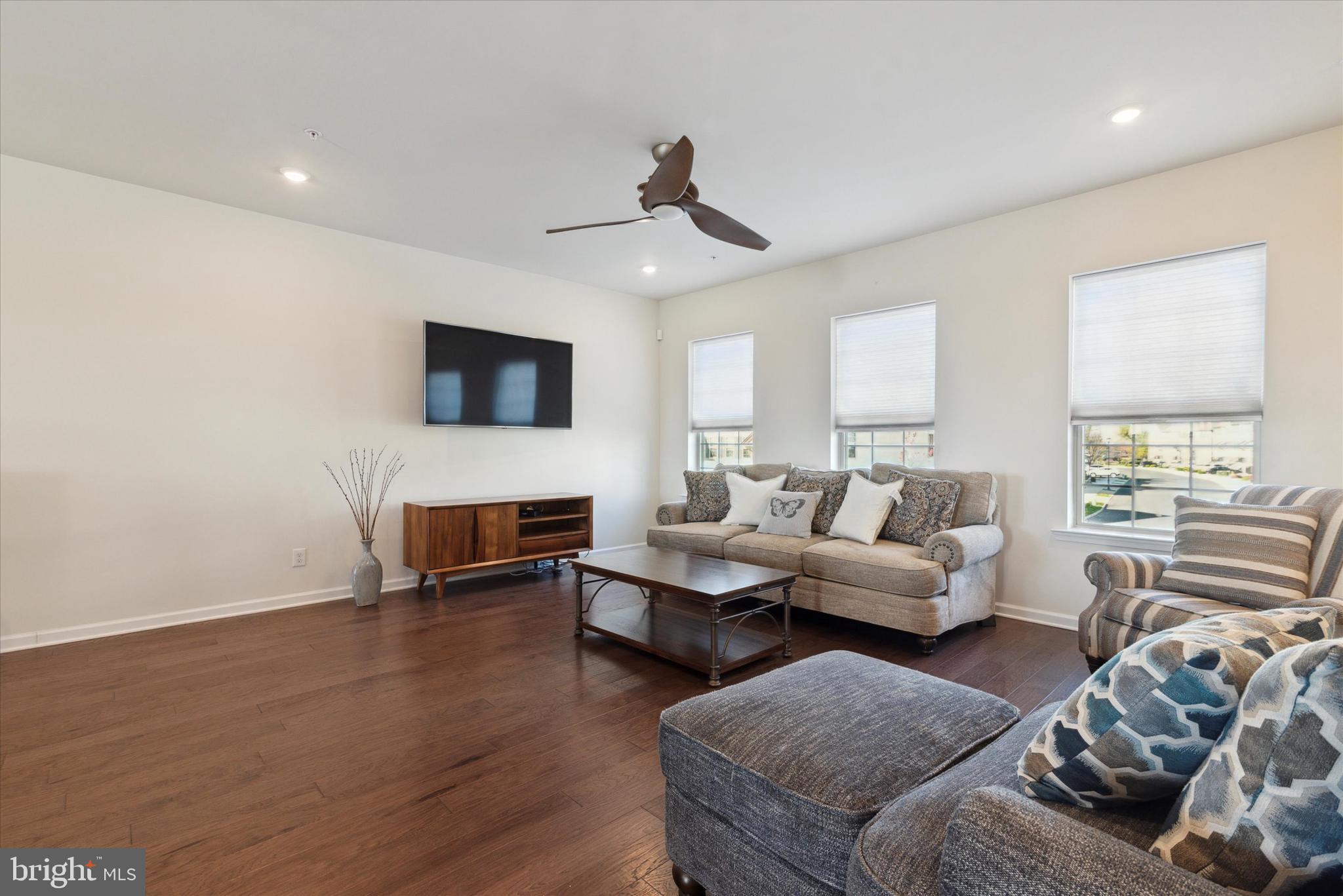 TALL OAKS - Residential