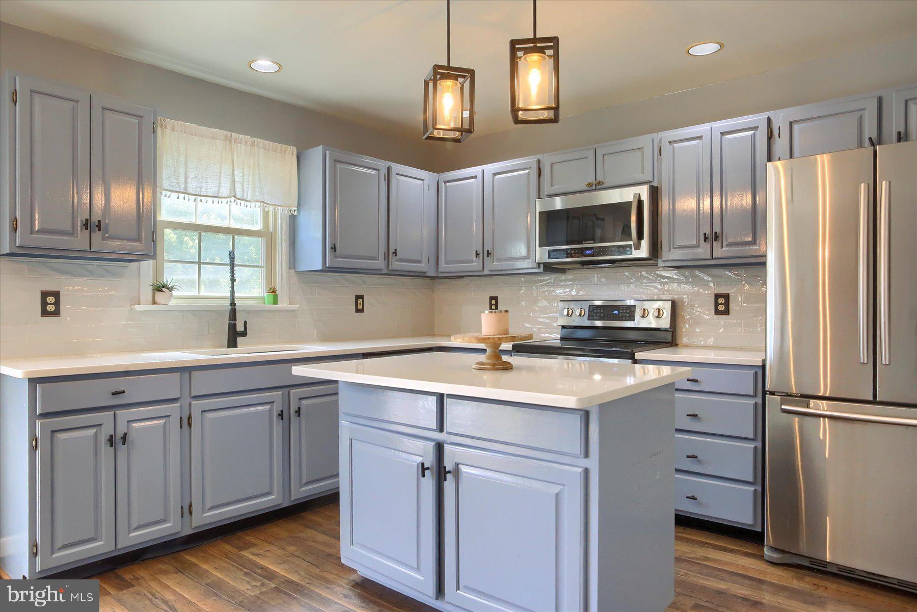 MOUNTAIN VIEW VILLAGE - Residential