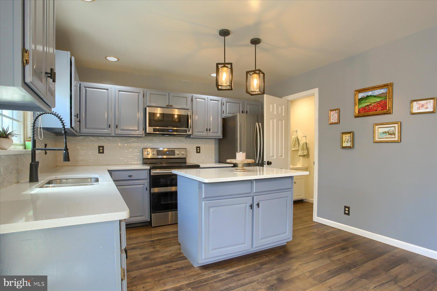 MOUNTAIN VIEW VILLAGE - Residential