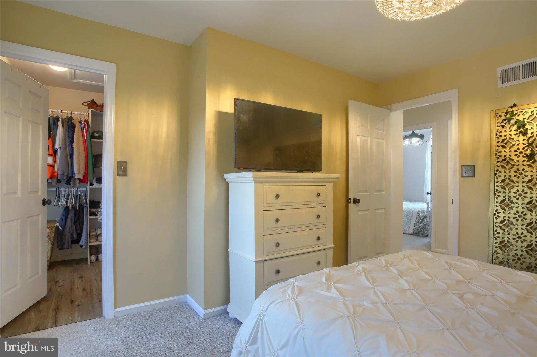 MOUNTAIN VIEW VILLAGE - Residential