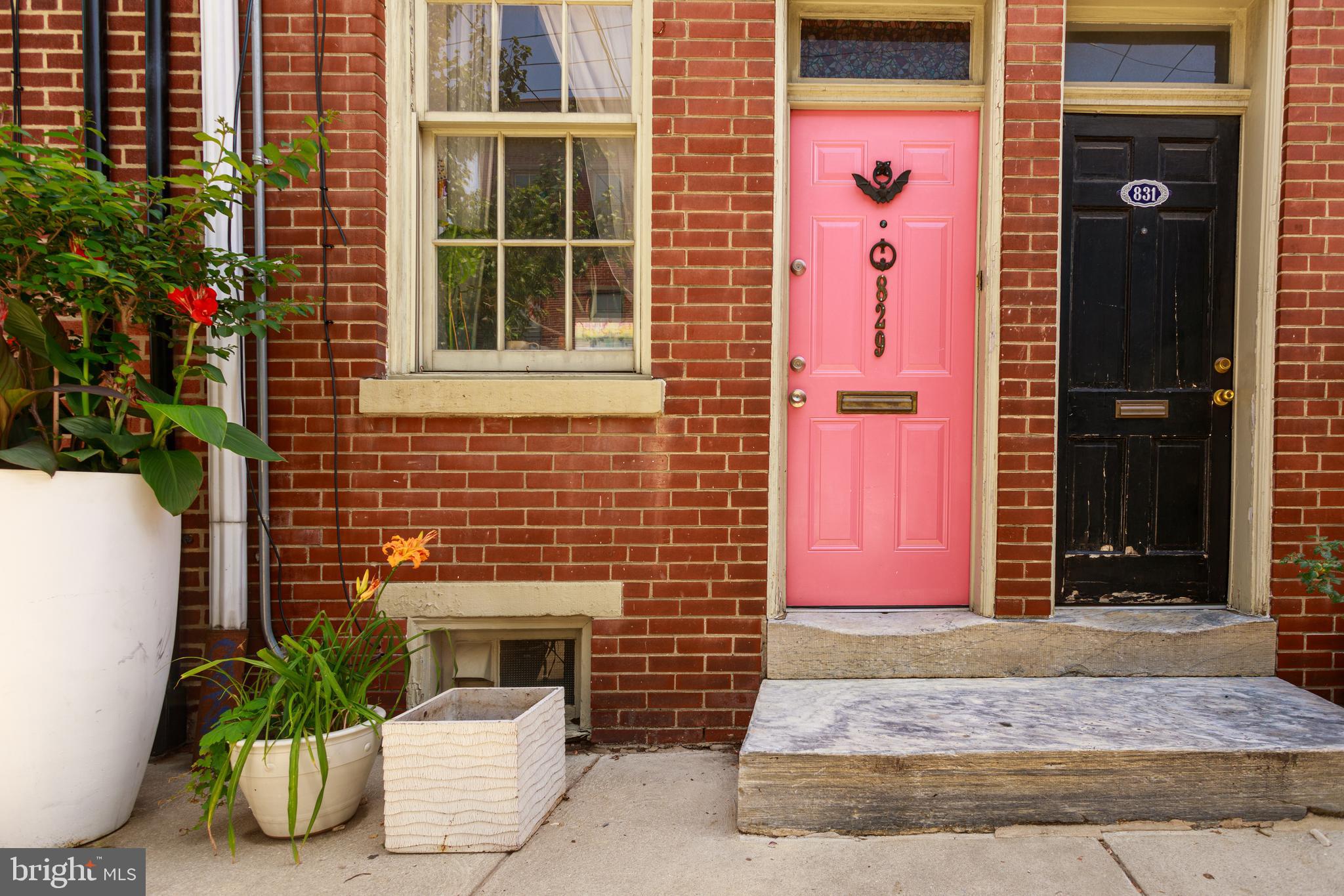 QUEEN VILLAGE - Residential
