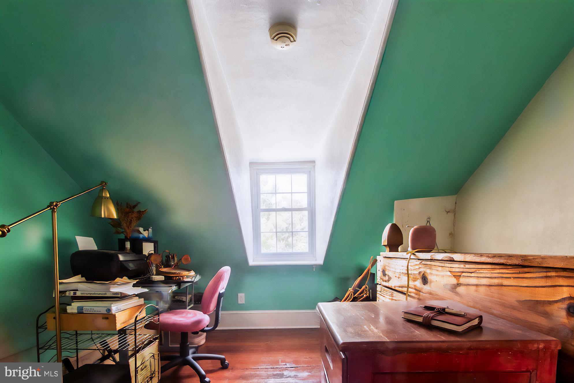 QUEEN VILLAGE - Residential