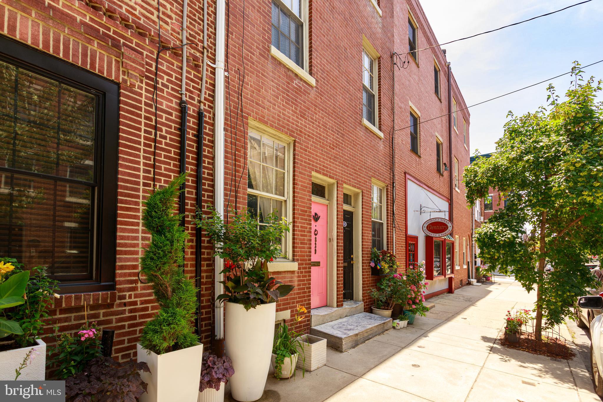 QUEEN VILLAGE - Residential